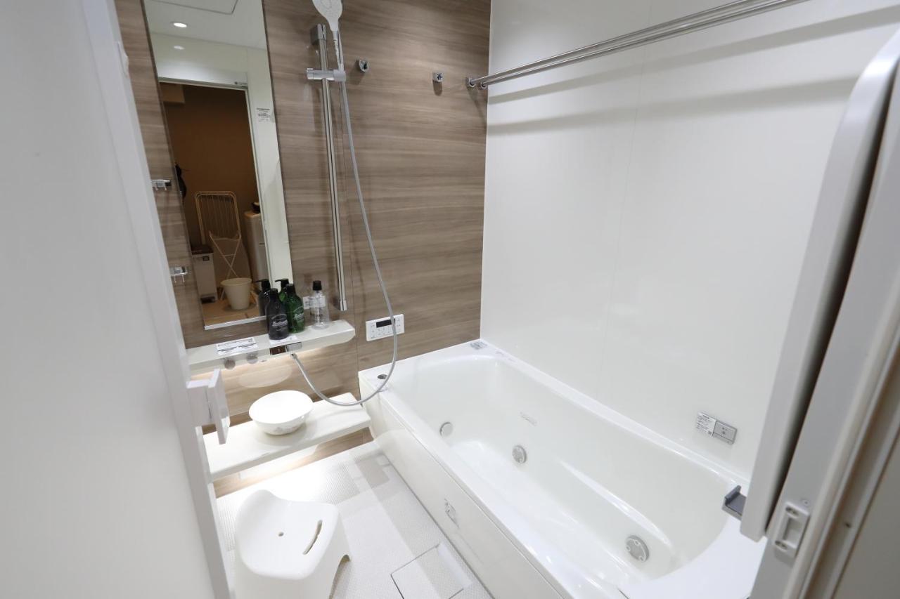 White Crystal Rooma * Fukuoka (Fukuoka)